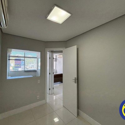 Salas/Conjuntos com 38m², no bairro Centro em Florianópolis