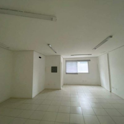 Salas/Conjuntos com 41m², no bairro Córrego Grande em Florianópolis