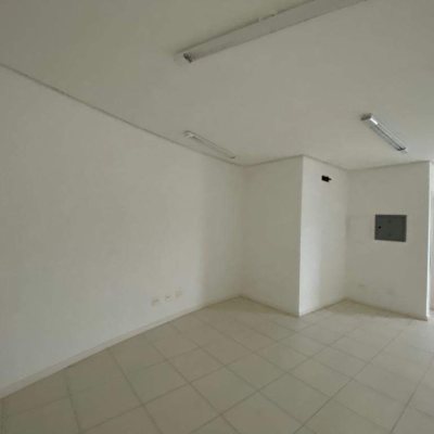 Salas/Conjuntos com 41m², no bairro Córrego Grande em Florianópolis