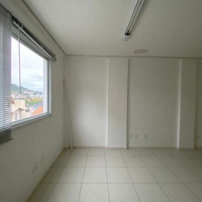 Salas/Conjuntos com 41m², no bairro Córrego Grande em Florianópolis