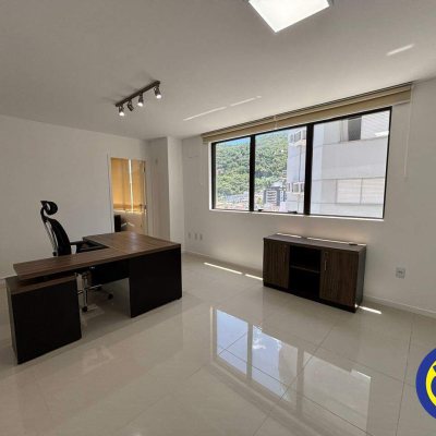 Salas/Conjuntos com 67m², 1 garagem, no bairro Centro em Florianópolis