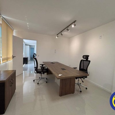 Salas/Conjuntos com 67m², 1 garagem, no bairro Centro em Florianópolis