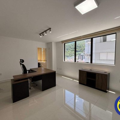 Salas/Conjuntos com 67m², 1 garagem, no bairro Centro em Florianópolis