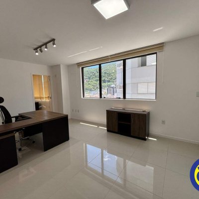 Salas/Conjuntos com 67m², 1 garagem, no bairro Centro em Florianópolis
