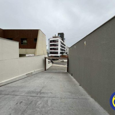 Salas/Conjuntos com 570m², no bairro Trindade em Florianópolis