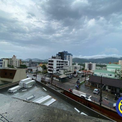 Salas/Conjuntos com 570m², no bairro Trindade em Florianópolis