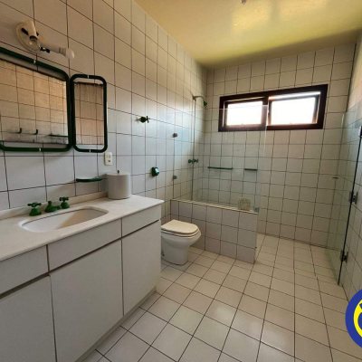 Casa com 365m², 7 quartos, 2 suítes, 2 garagens, no bairro Itaguaçu em Florianópolis