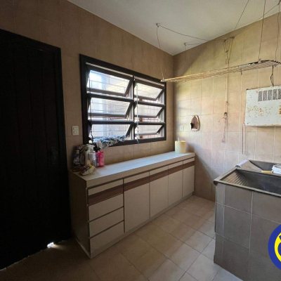 Casa com 365m², 7 quartos, 2 suítes, 2 garagens, no bairro Itaguaçu em Florianópolis