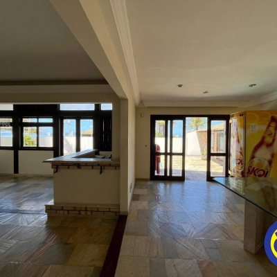 Casa com 365m², 7 quartos, 2 suítes, 2 garagens, no bairro Itaguaçu em Florianópolis