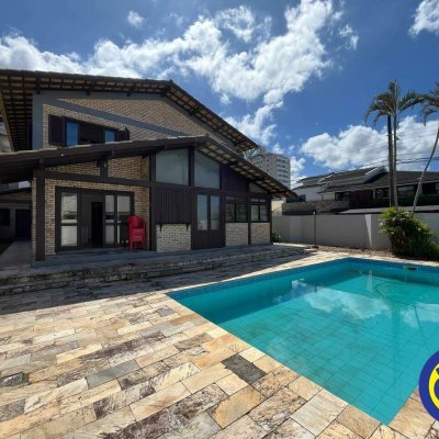 Casa com 365m², 7 quartos, 2 suítes, 2 garagens, no bairro Itaguaçu em Florianópolis