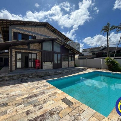 Casa com 365m², 7 quartos, 2 suítes, 2 garagens, no bairro Itaguaçu em Florianópolis