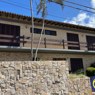 Casa com 365m², 7 quartos, 2 suítes, 2 garagens, no bairro Itaguaçu em Florianópolis