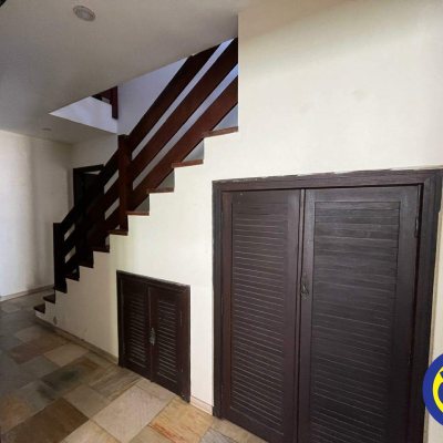 Casa com 365m², 7 quartos, 2 suítes, 2 garagens, no bairro Itaguaçu em Florianópolis