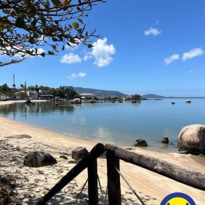 Casa com 365m², 7 quartos, 2 suítes, 2 garagens, no bairro Itaguaçu em Florianópolis