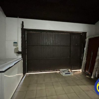 Casa com 365m², 7 quartos, 2 suítes, 2 garagens, no bairro Itaguaçu em Florianópolis