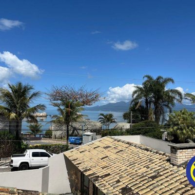 Casa com 365m², 7 quartos, 2 suítes, 2 garagens, no bairro Itaguaçu em Florianópolis