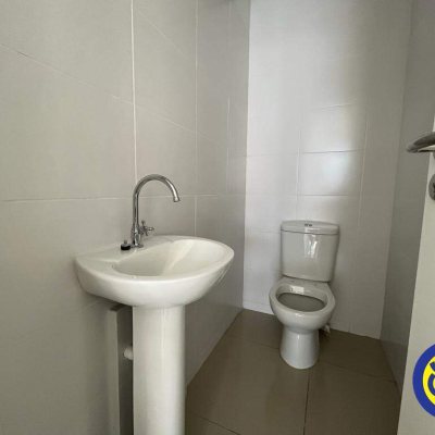 Loja com 46m², no bairro Barreiros em São José