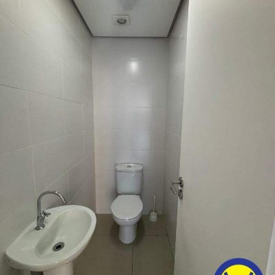 Loja com 46m², no bairro Barreiros em São José