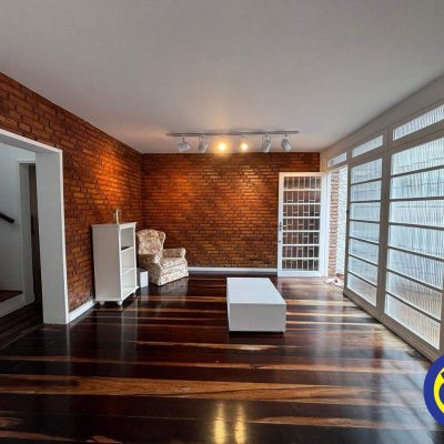 Casa com 86m², 4 quartos, no bairro Centro em Florianópolis