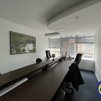 Sala com 40m², no bairro Centro em Florianópolis
