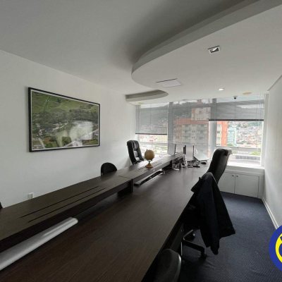 Sala com 40m², no bairro Centro em Florianópolis
