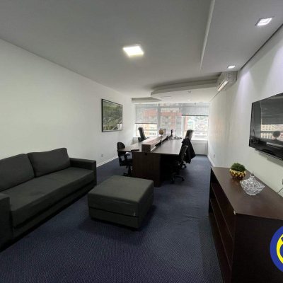 Sala com 40m², no bairro Centro em Florianópolis