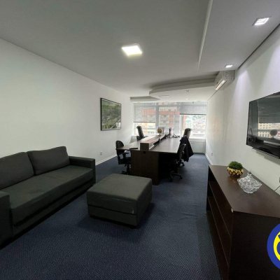 Sala com 40m², no bairro Centro em Florianópolis
