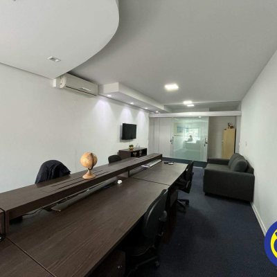 Sala com 40m², no bairro Centro em Florianópolis