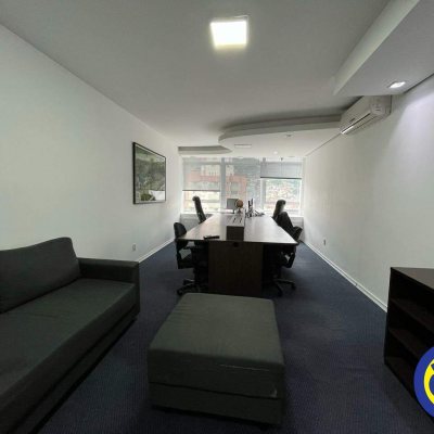 Sala com 40m², no bairro Centro em Florianópolis