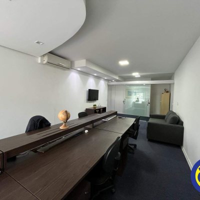 Sala com 40m², no bairro Centro em Florianópolis