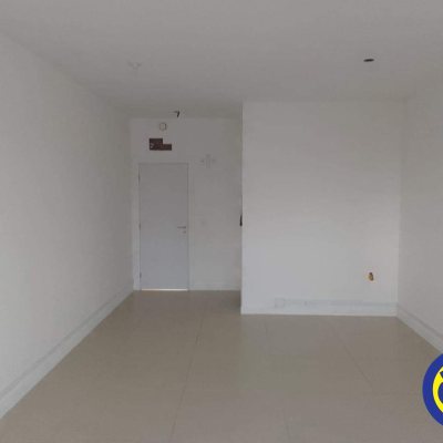 Sala com 33m², 1 garagem, no bairro Canto em Florianópolis