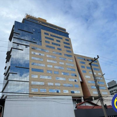 Sala com 33m², 1 garagem, no bairro Canto em Florianópolis