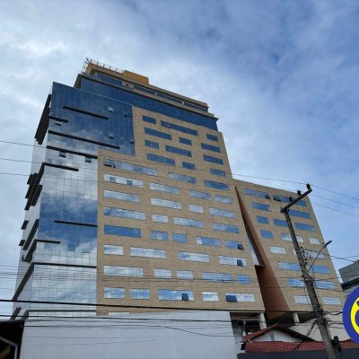 Sala com 33m², 1 garagem, no bairro Canto em Florianópolis