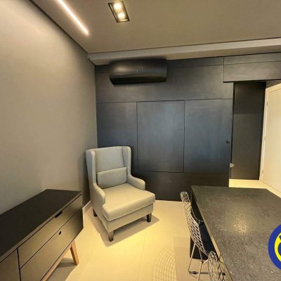 Apartamento com 45m², 1 quarto, 1 garagem, no bairro Centro em Florianópolis