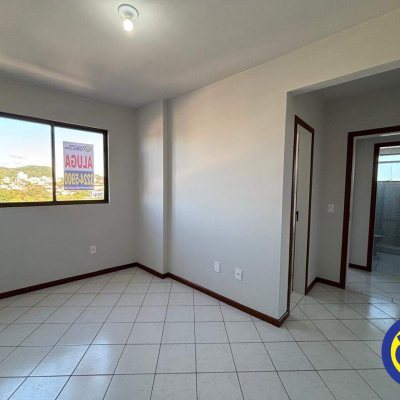 Apartamento com 64m², 2 quartos, 1 suíte, 1 garagem, no bairro Barreiros em São José