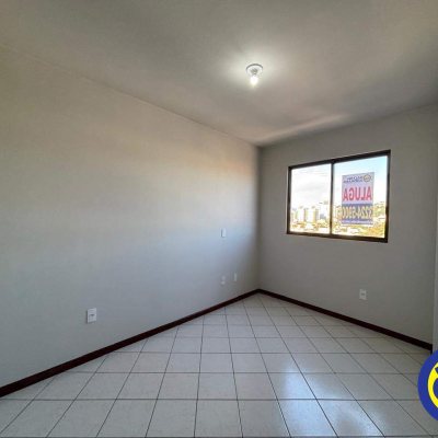 Apartamento com 64m², 2 quartos, 1 suíte, 1 garagem, no bairro Barreiros em São José
