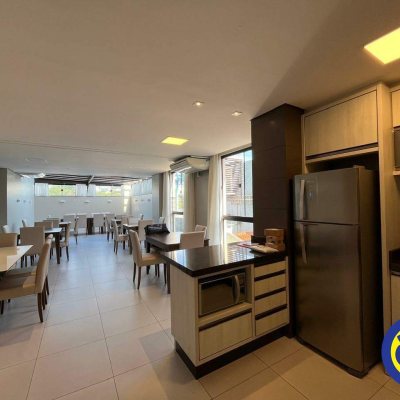 Apartamento com 64m², 2 quartos, 1 suíte, 1 garagem, no bairro Barreiros em São José