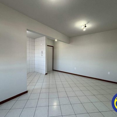 Apartamento com 64m², 2 quartos, 1 suíte, 1 garagem, no bairro Barreiros em São José