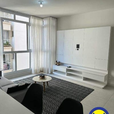 Apartamento com 67m², 2 quartos, 2 garagens, no bairro Centro em Florianópolis
