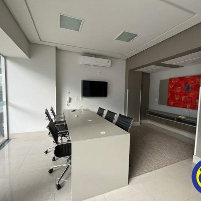 Apartamento com 67m², 2 quartos, 2 garagens, no bairro Centro em Florianópolis