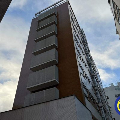 Apartamento com 67m², 2 quartos, 2 garagens, no bairro Centro em Florianópolis