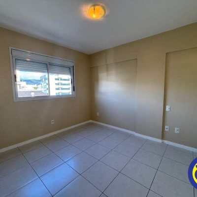 Apartamento com 80m², 2 quartos (sendo 1 suíte), 1 garagem, no bairro Trindade em Florianópolis