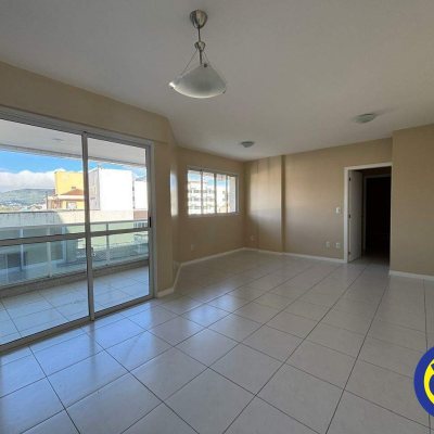 Apartamento com 80m², 2 quartos (sendo 1 suíte), 1 garagem, no bairro Trindade em Florianópolis