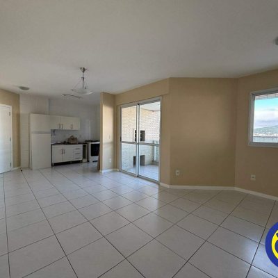 Apartamento com 80m², 2 quartos (sendo 1 suíte), 1 garagem, no bairro Trindade em Florianópolis