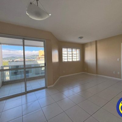 Apartamento com 80m², 2 quartos (sendo 1 suíte), 1 garagem, no bairro Trindade em Florianópolis