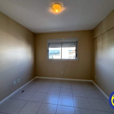 Apartamento com 80m², 2 quartos (sendo 1 suíte), 1 garagem, no bairro Trindade em Florianópolis