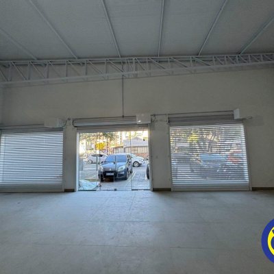 Loja com 750m², 20 garagens, no bairro Centro em Florianópolis