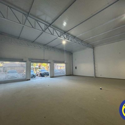 Loja com 750m², 20 garagens, no bairro Centro em Florianópolis