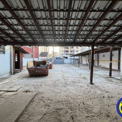 Loja com 750m², 20 garagens, no bairro Centro em Florianópolis