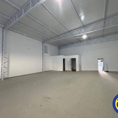 Loja com 750m², 20 garagens, no bairro Centro em Florianópolis